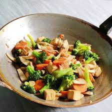 Tofu sauté basilic pommes de terre et légumes
